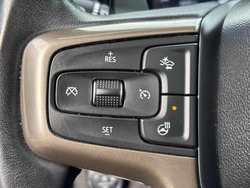 Chevrolet Silverado 1500 Vehicle Full-screen Gallery Image 17