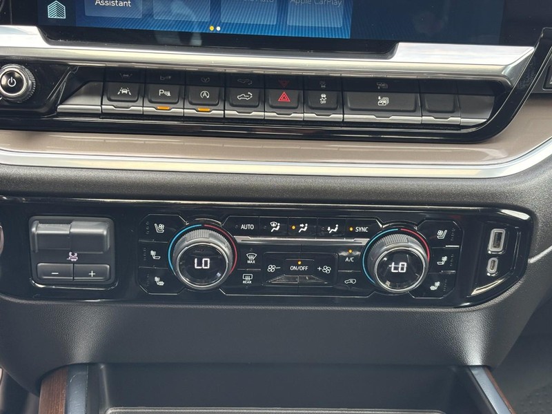 Chevrolet Silverado 1500 Vehicle Full-screen Gallery Image 22