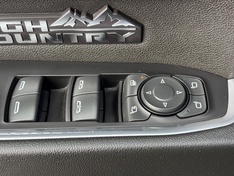 Chevrolet Silverado 1500 Vehicle Full-screen Gallery Image 23