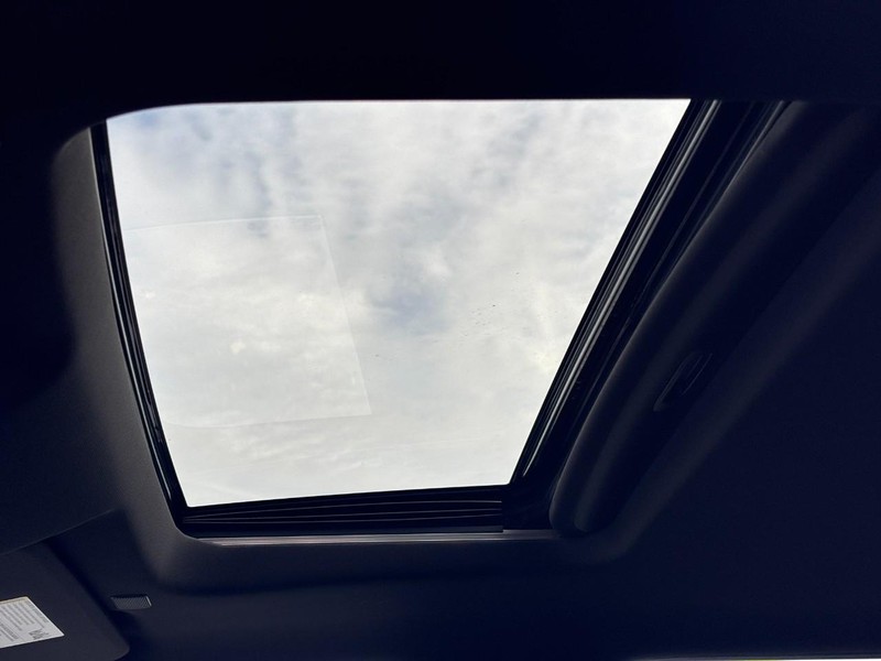 Chevrolet Silverado 1500 Vehicle Full-screen Gallery Image 26