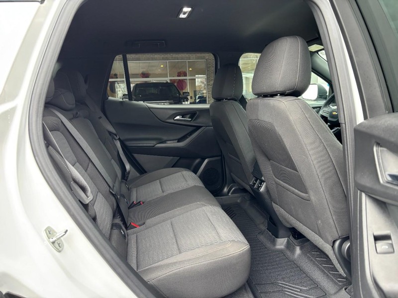 Chevrolet Equinox Vehicle Full-screen Gallery Image 09