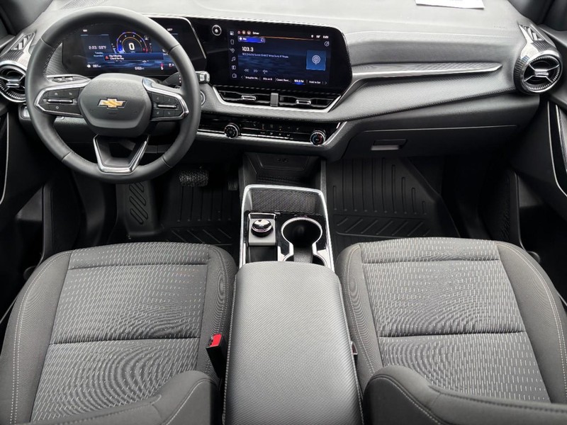 Chevrolet Equinox Vehicle Full-screen Gallery Image 10