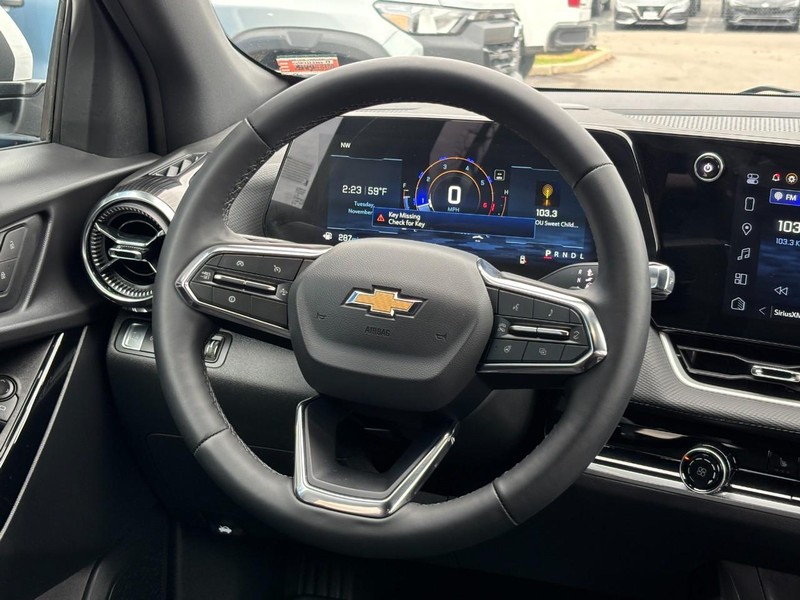 Chevrolet Equinox Vehicle Full-screen Gallery Image 11