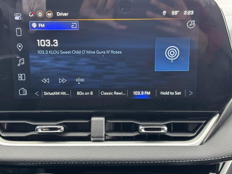 Chevrolet Equinox Vehicle Full-screen Gallery Image 12