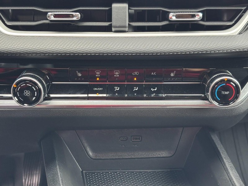 Chevrolet Equinox Vehicle Full-screen Gallery Image 22