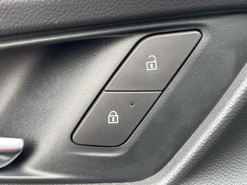 Chevrolet Equinox Vehicle Full-screen Gallery Image 24