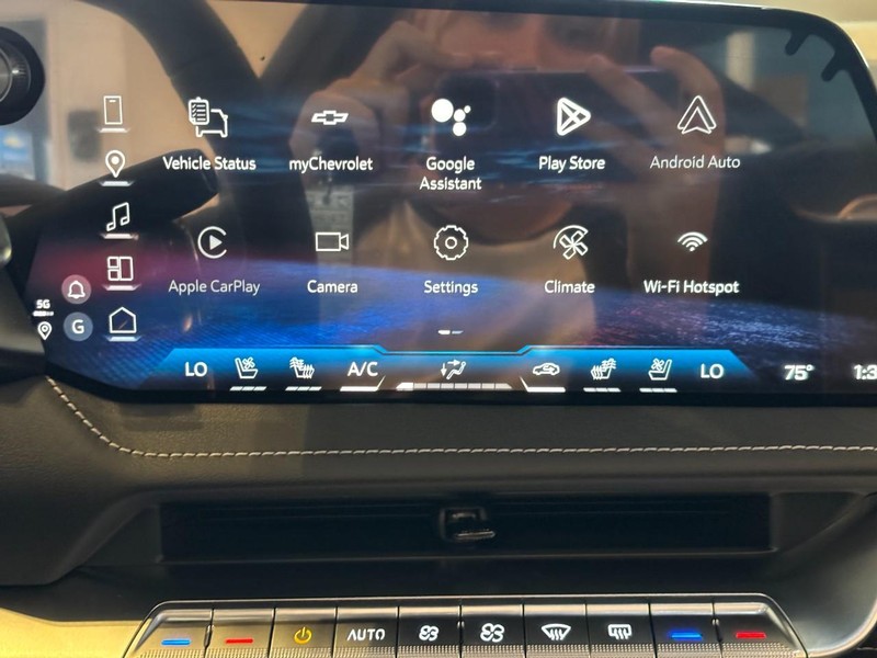 Chevrolet Corvette Vehicle Image 11