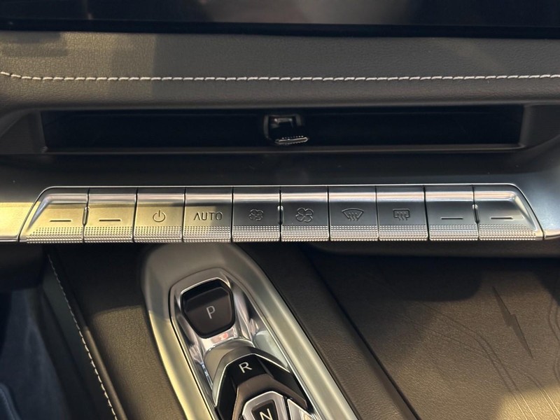 Chevrolet Corvette Vehicle Image 13