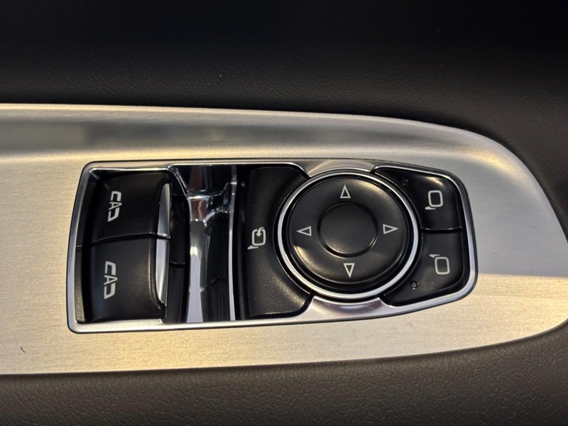 Chevrolet Corvette Vehicle Image 15