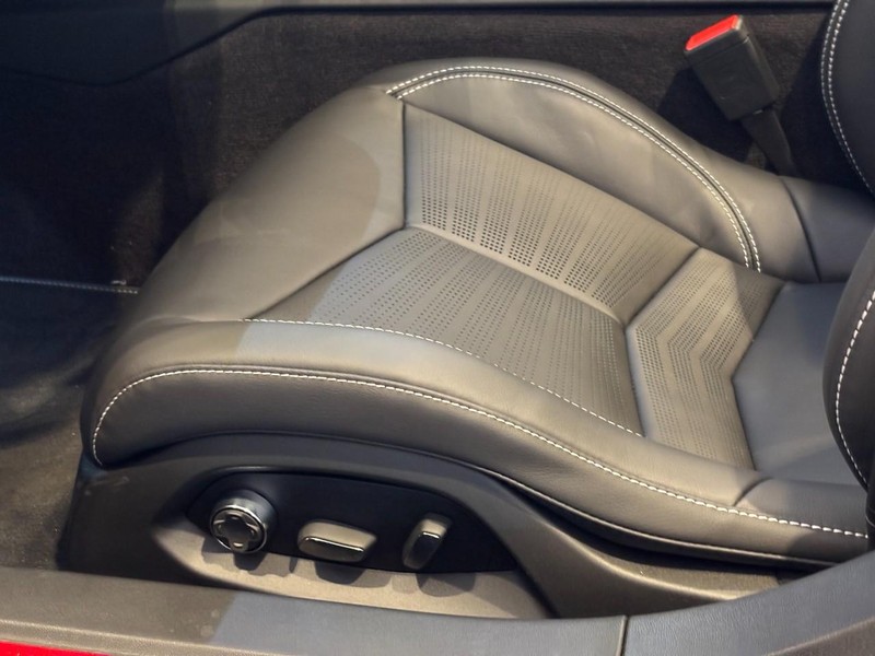 Chevrolet Corvette Vehicle Image 17