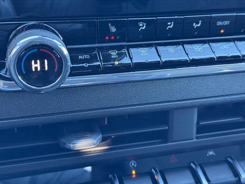 Chevrolet Colorado Vehicle Image 16