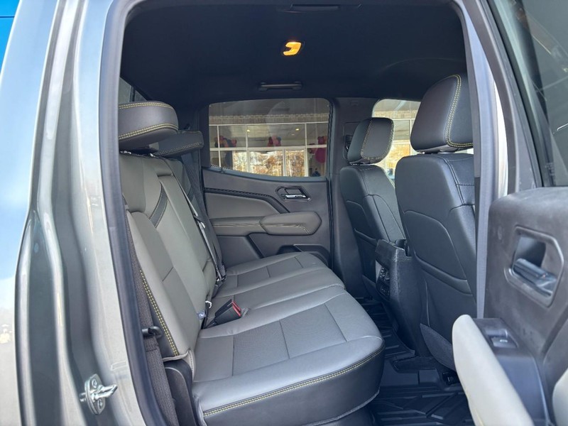 Chevrolet Colorado Vehicle Image 05