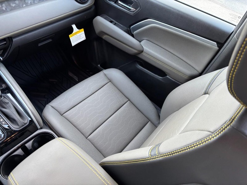 Chevrolet Colorado Vehicle Image 09