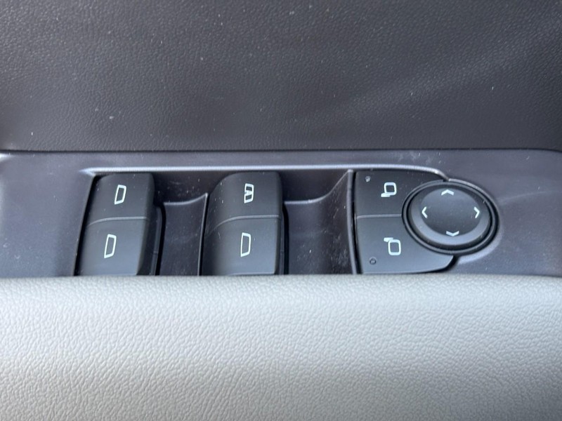 Chevrolet Colorado Vehicle Image 17