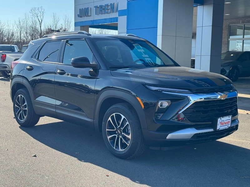 Chevrolet TrailBlazer Vehicle Image 02