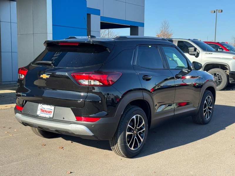 Chevrolet TrailBlazer Vehicle Image 03
