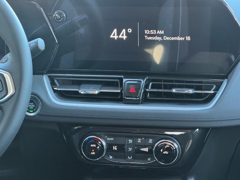 Chevrolet TrailBlazer Vehicle Image 08