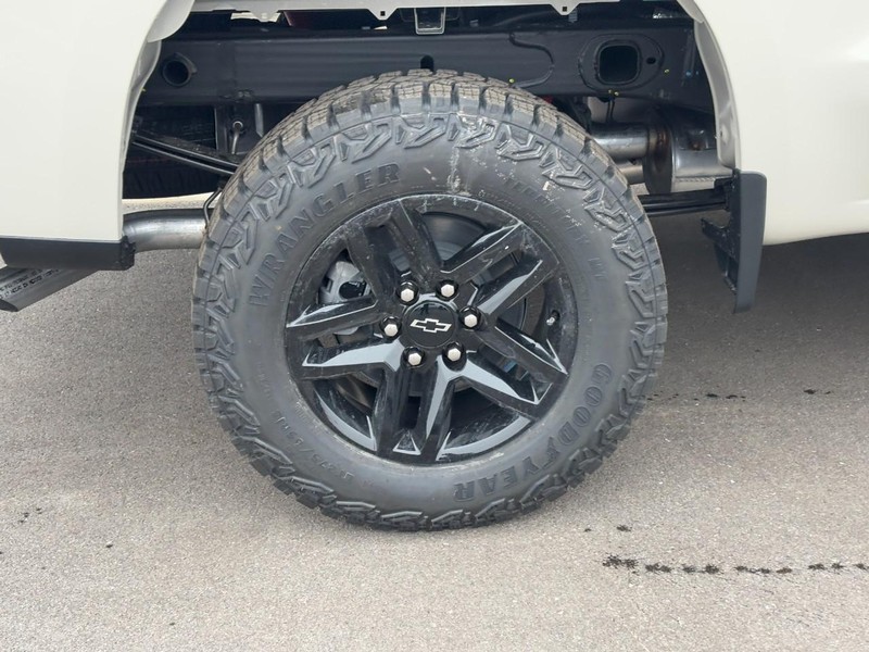 Chevrolet Silverado 1500 Vehicle Image 04