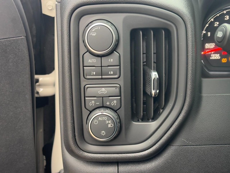 Chevrolet Silverado 1500 Vehicle Image 10