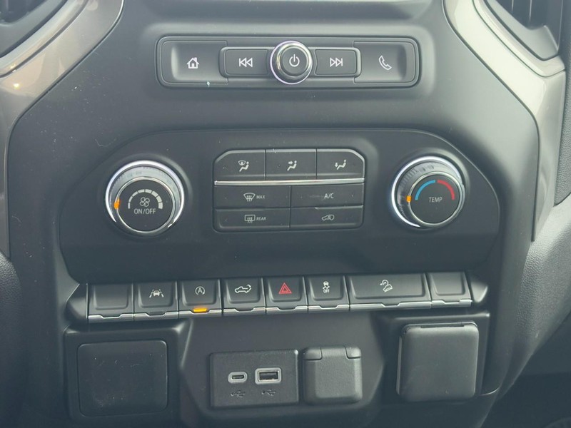 Chevrolet Silverado 1500 Vehicle Image 16