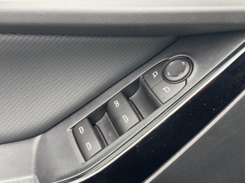 Chevrolet Equinox Vehicle Image 17