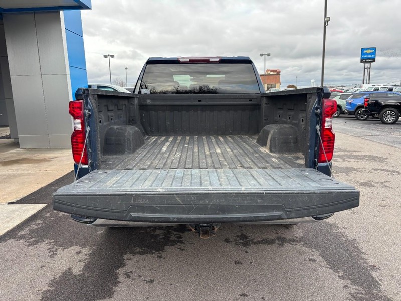 Chevrolet Silverado 1500 Vehicle Full-screen Gallery Image 04