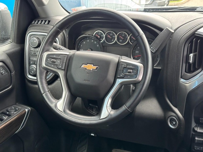 Chevrolet Silverado 1500 Vehicle Full-screen Gallery Image 12