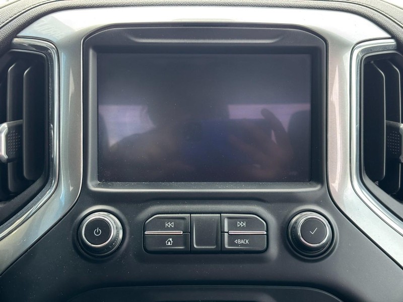 Chevrolet Silverado 1500 Vehicle Full-screen Gallery Image 13