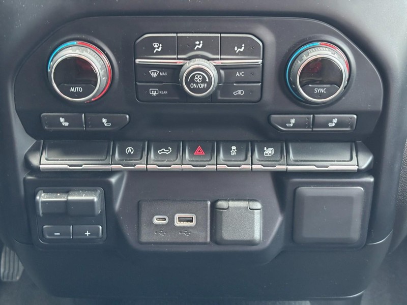 Chevrolet Silverado 1500 Vehicle Full-screen Gallery Image 14