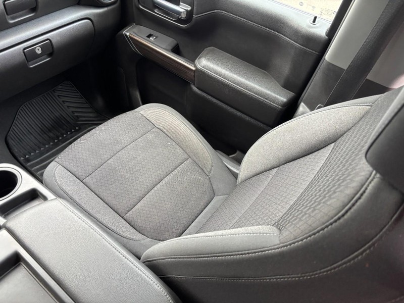 Chevrolet Silverado 1500 Vehicle Full-screen Gallery Image 15