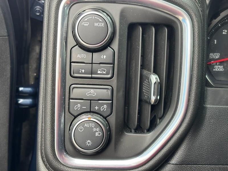 Chevrolet Silverado 1500 Vehicle Full-screen Gallery Image 16