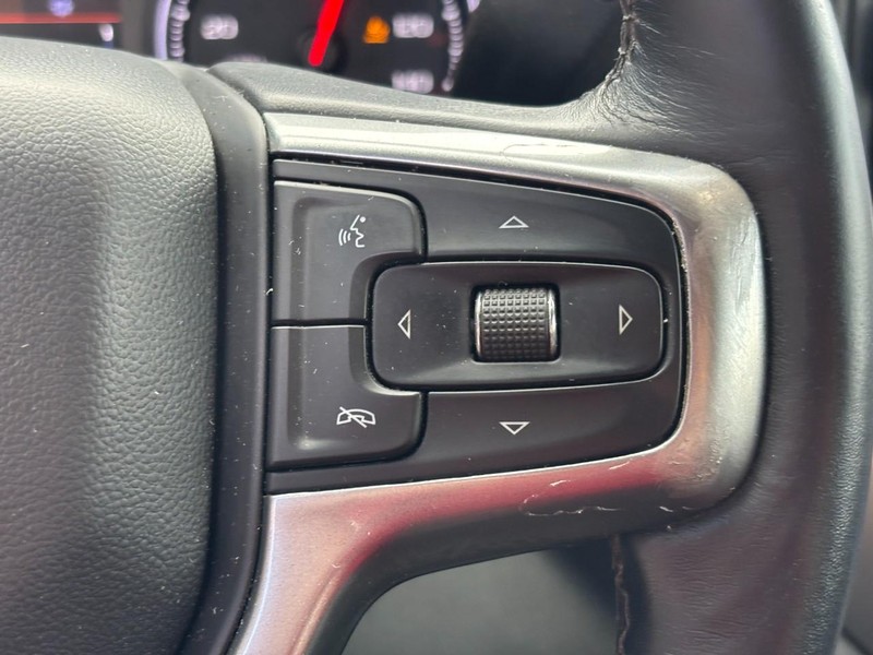 Chevrolet Silverado 1500 Vehicle Full-screen Gallery Image 18