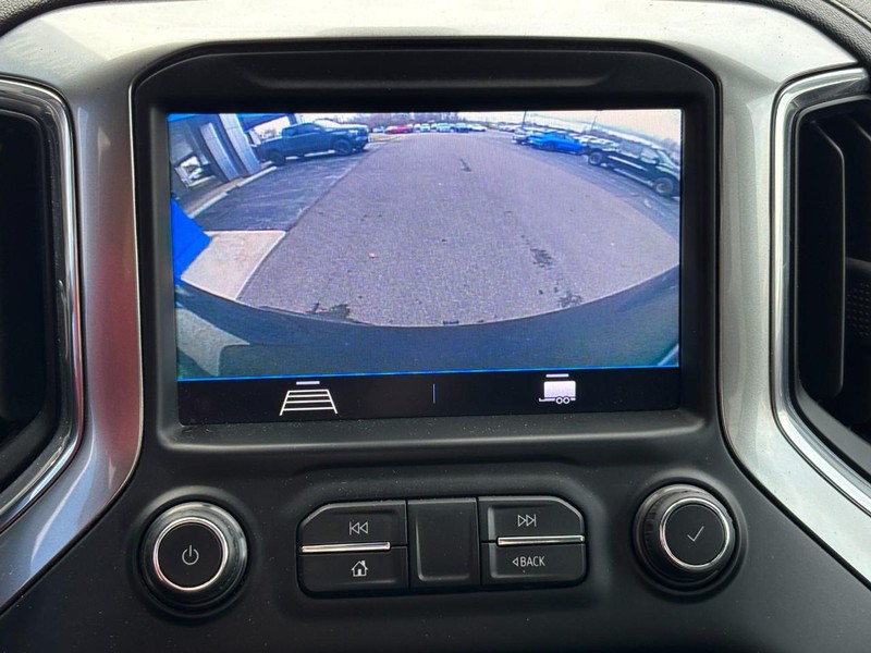 Chevrolet Silverado 1500 Vehicle Full-screen Gallery Image 21