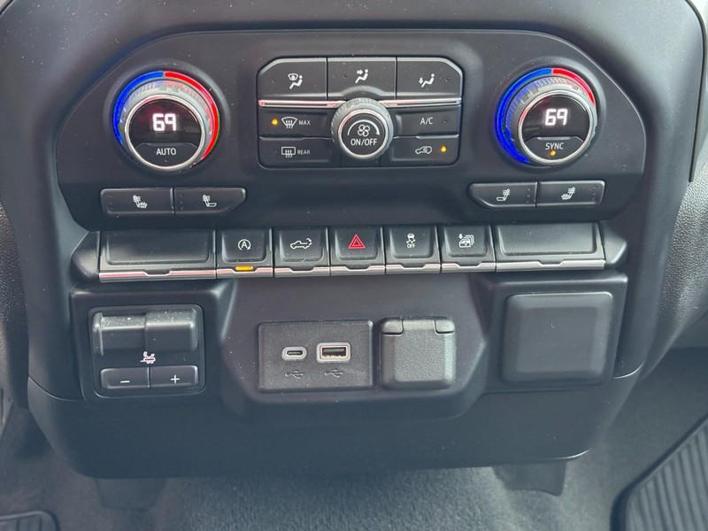 Chevrolet Silverado 1500 Vehicle Full-screen Gallery Image 22