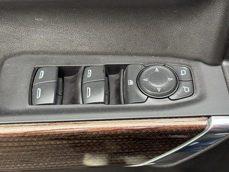 Chevrolet Silverado 1500 Vehicle Full-screen Gallery Image 23