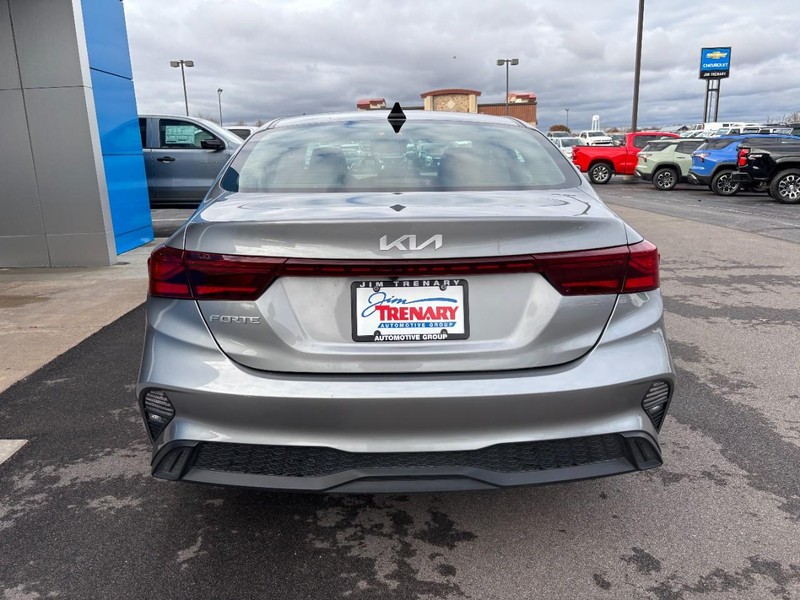 Kia Forte Vehicle Image 05