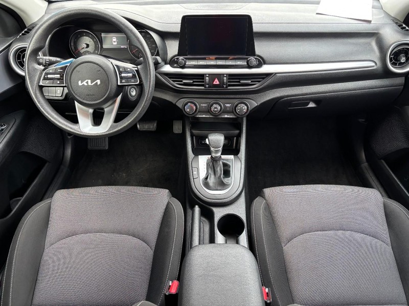Kia Forte Vehicle Image 11