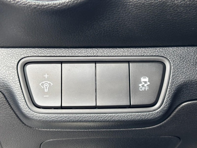 Kia Forte Vehicle Image 16