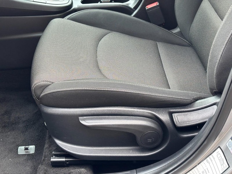 Kia Forte Vehicle Image 24