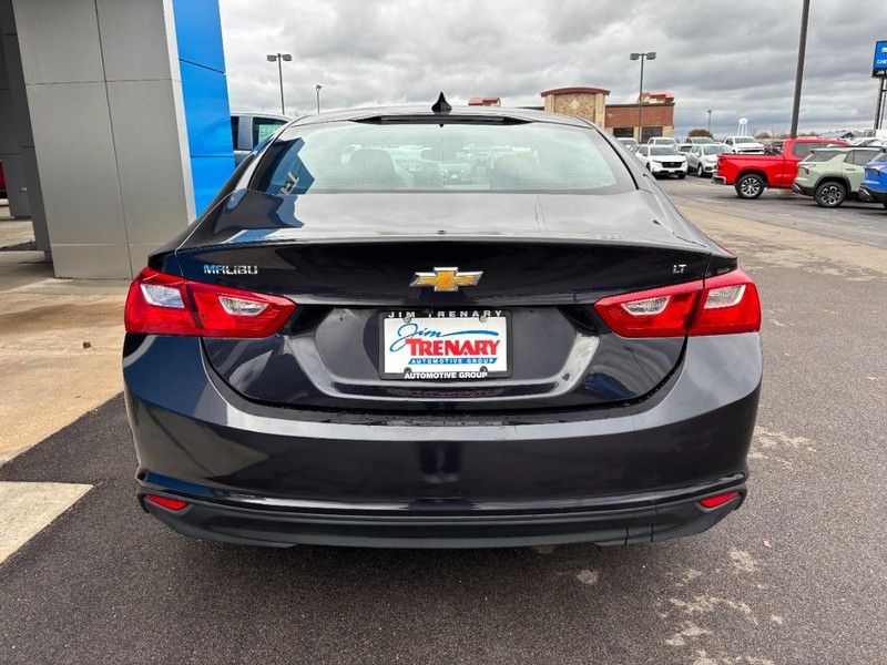 Chevrolet Malibu Vehicle Full-screen Gallery Image 05