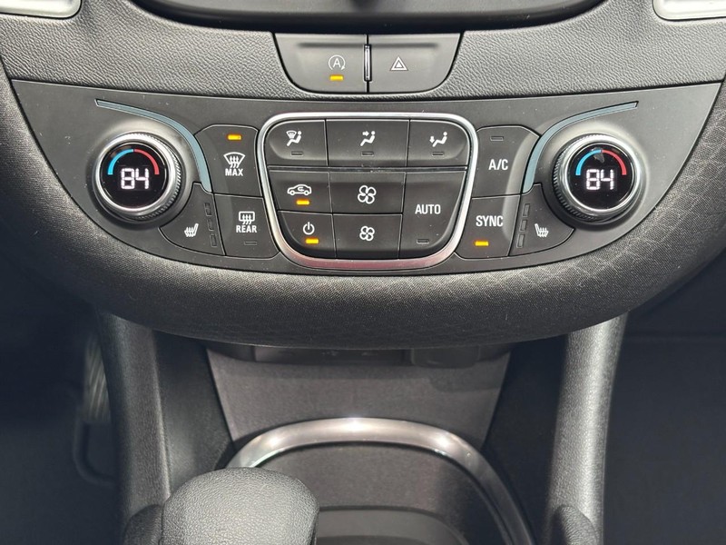 Chevrolet Malibu Vehicle Full-screen Gallery Image 14