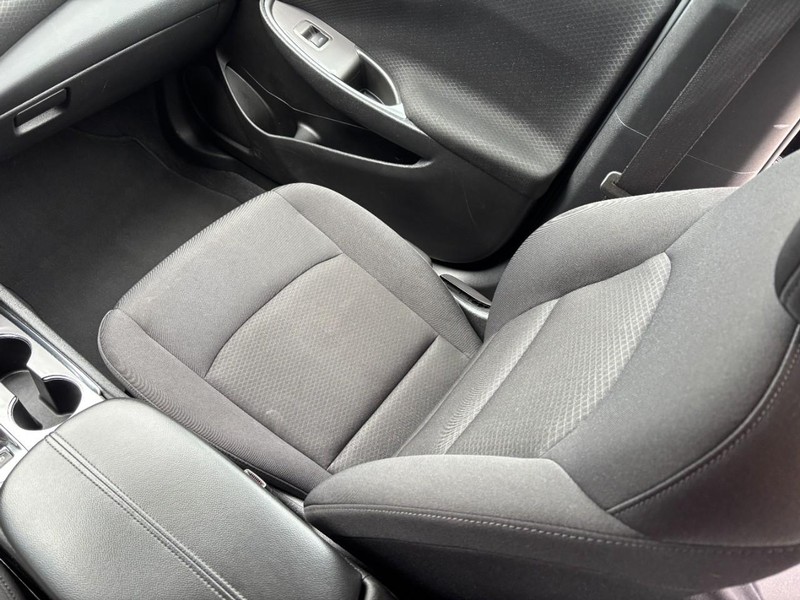 Chevrolet Malibu Vehicle Full-screen Gallery Image 15