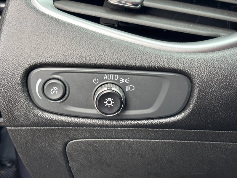 Chevrolet Malibu Vehicle Full-screen Gallery Image 16