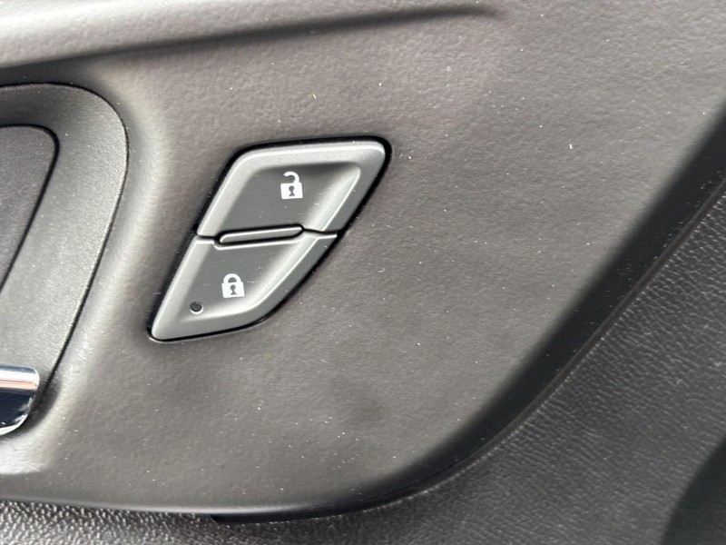 Chevrolet Malibu Vehicle Full-screen Gallery Image 24