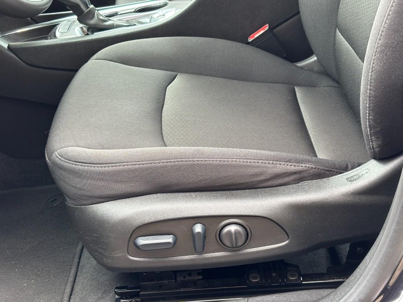 Chevrolet Malibu Vehicle Full-screen Gallery Image 25