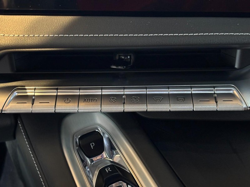 Chevrolet Corvette Vehicle Image 12