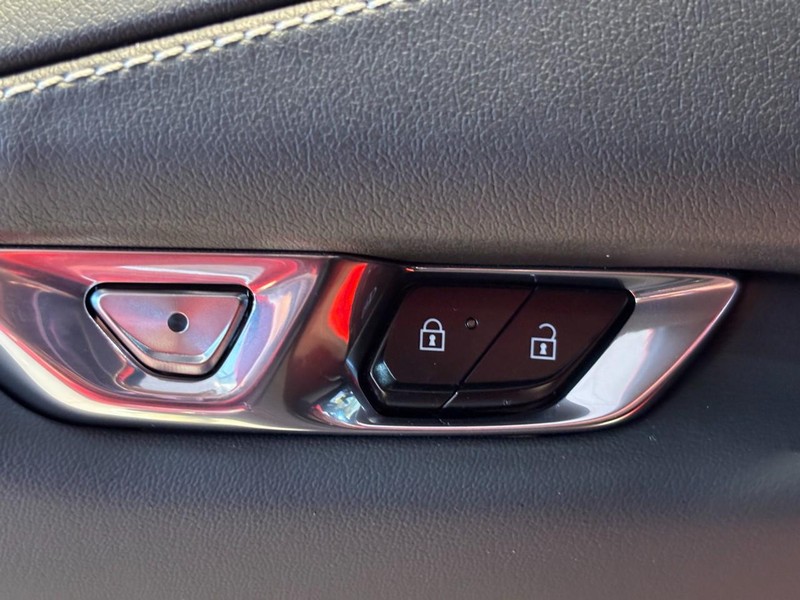 Chevrolet Corvette Vehicle Image 14