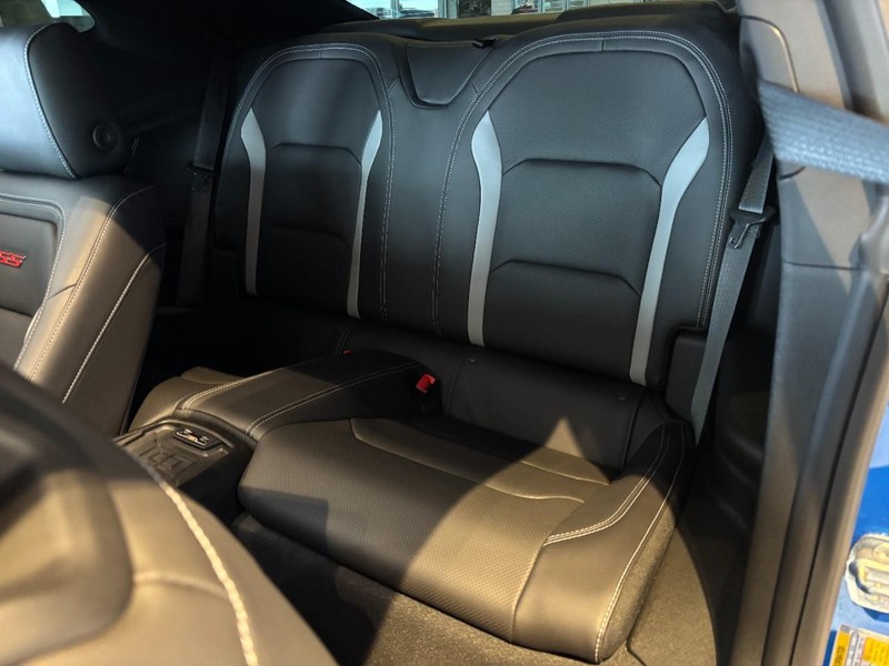 Chevrolet Camaro Vehicle Image 05