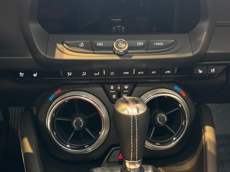 Chevrolet Camaro Vehicle Image 12