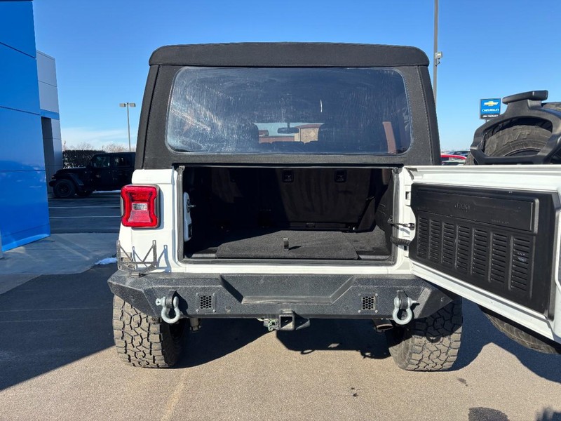 Jeep Wrangler Vehicle Image 04